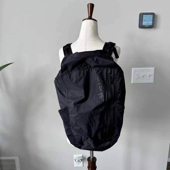 NWOT! Catalyst WATERPROOF 20L BACKPACK - Black - Picture 4 of 12